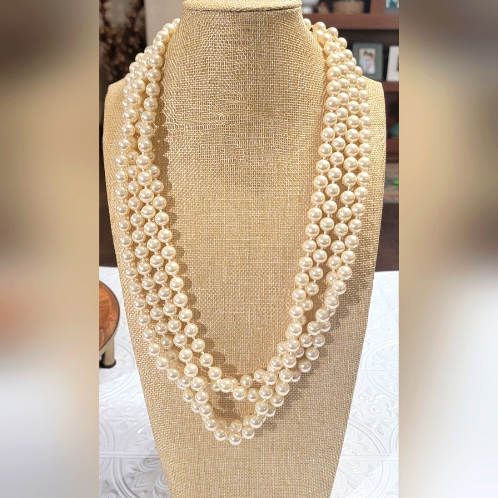 Vintage Joan Rivers Ivory Glass Pearl Necklace - Picture 1 of 6